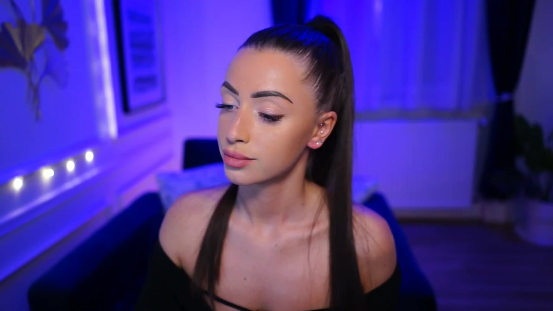 Gallery image thumbnail from emma_ruby's myfreecams stream on, 04/09/2023, 18:22 image 19 of 20