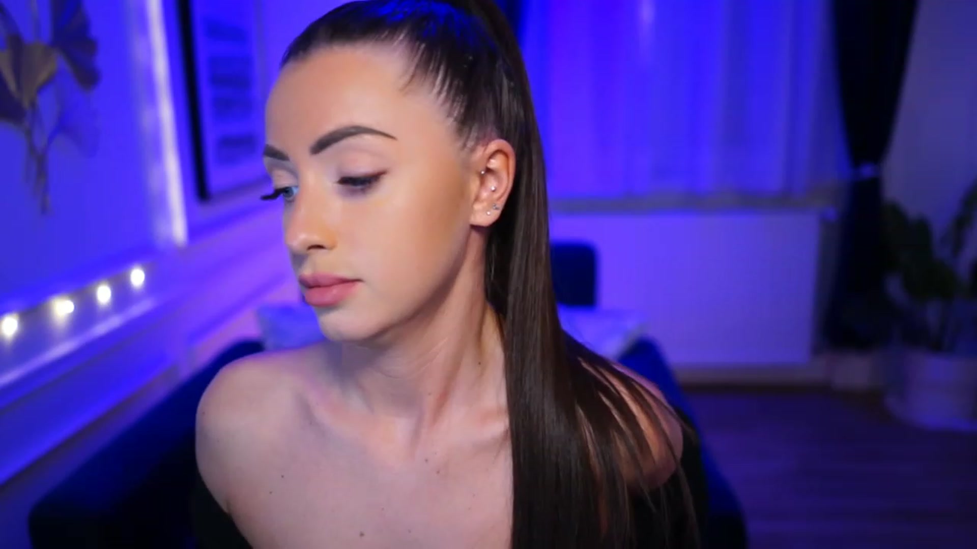 Gallery image thumbnail from emma_ruby's myfreecams stream on, 04/09/2023, 18:22 image 13 of 20