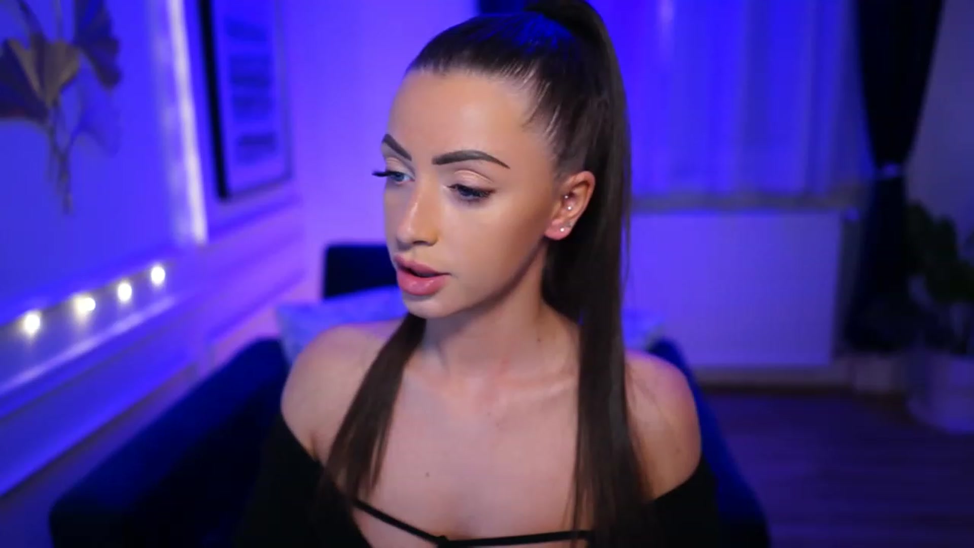 Gallery image thumbnail from emma_ruby's myfreecams stream on, 04/09/2023, 18:22 image 16 of 20