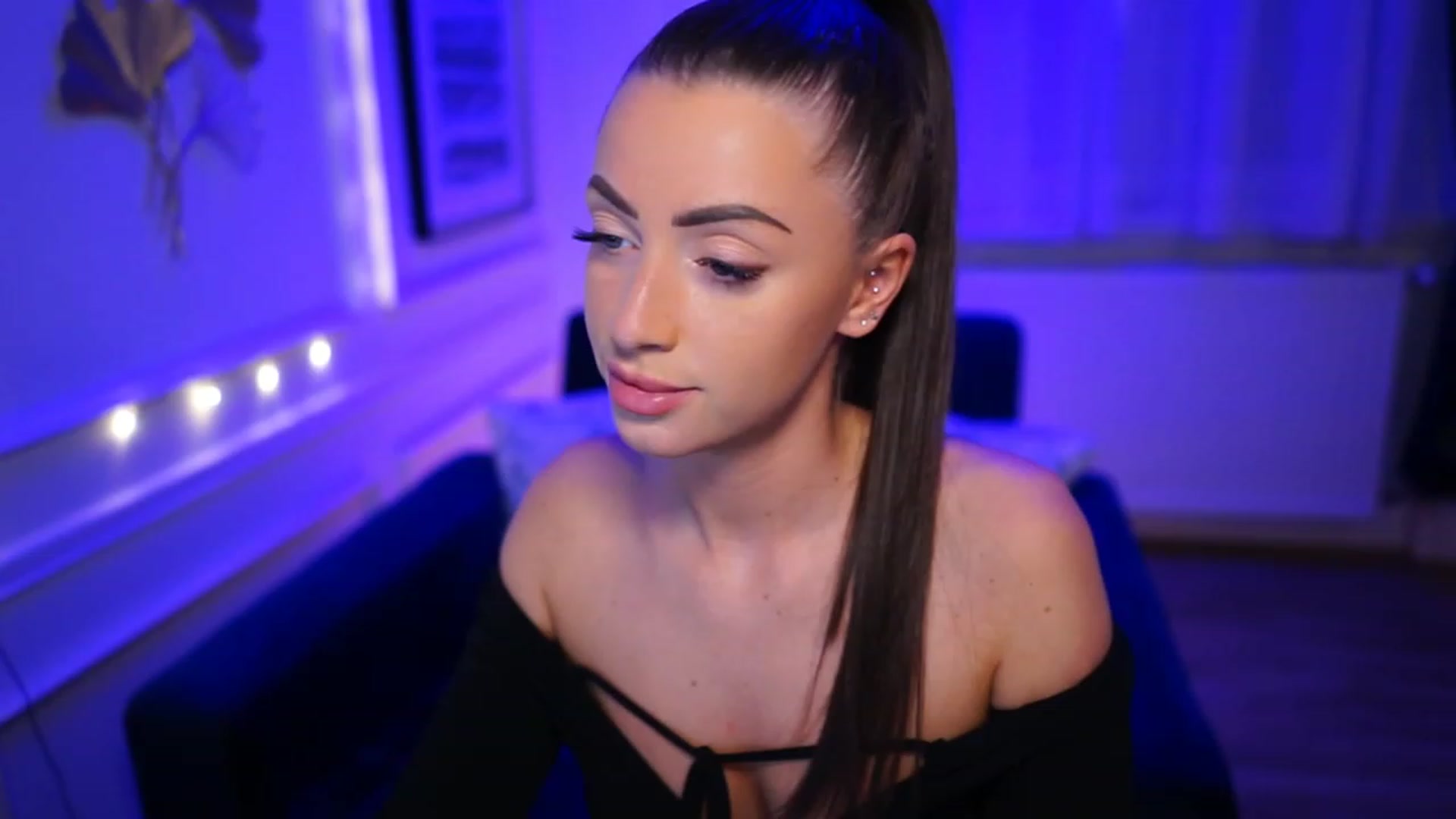 Gallery image thumbnail from emma_ruby's myfreecams stream on, 04/09/2023, 18:22 image 5 of 20