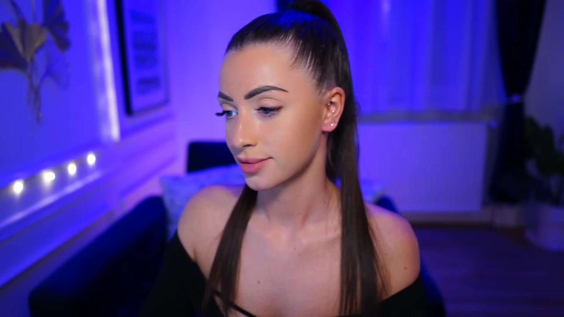 Gallery image thumbnail from emma_ruby's myfreecams stream on, 04/09/2023, 18:22 image 17 of 20