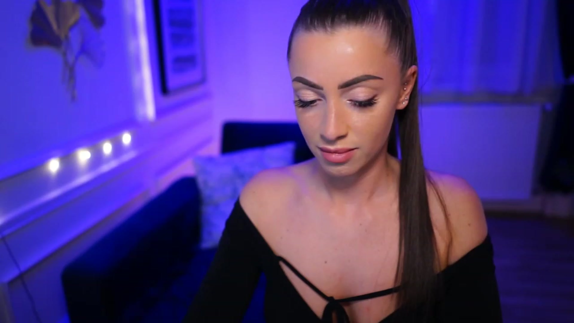 Gallery image thumbnail from emma_ruby's myfreecams stream on, 04/09/2023, 18:22 image 8 of 20