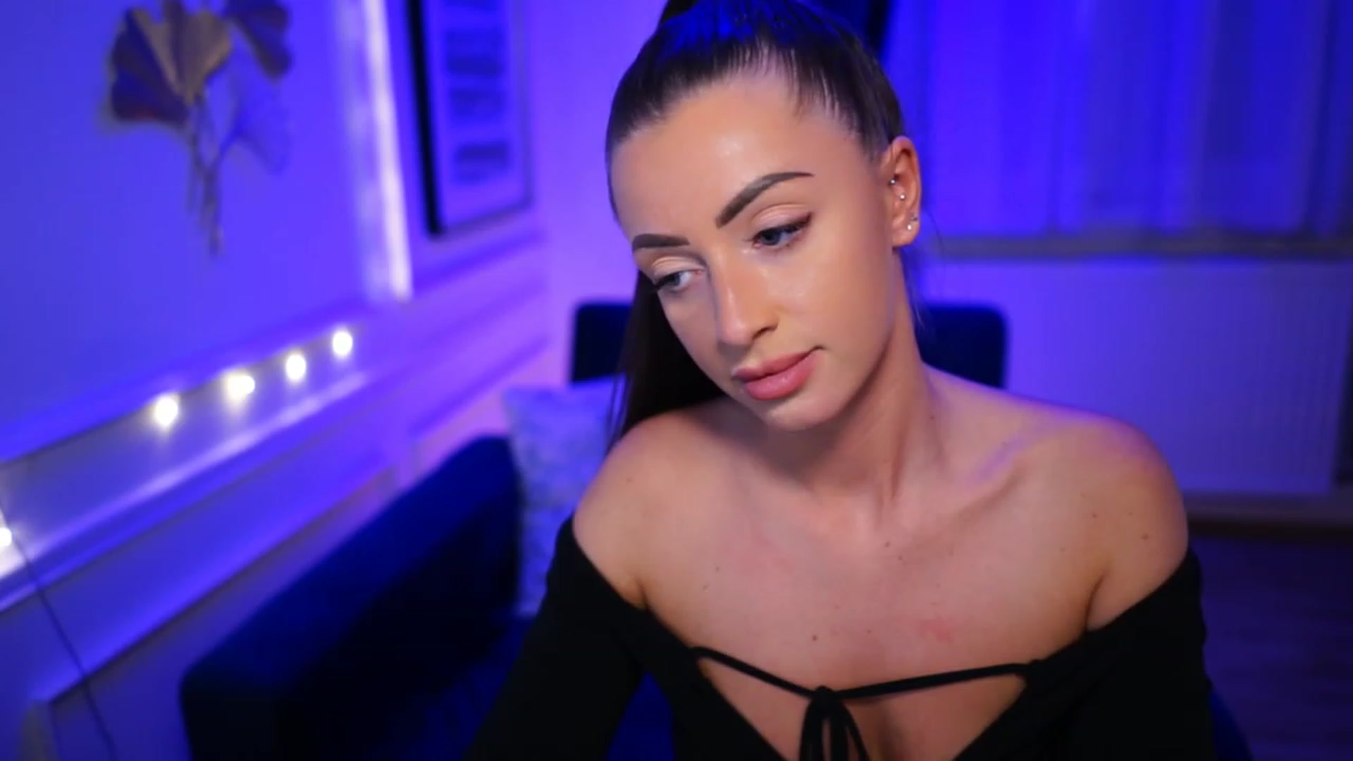 Gallery image thumbnail from emma_ruby's myfreecams stream on, 04/09/2023, 19:47 image 7 of 20