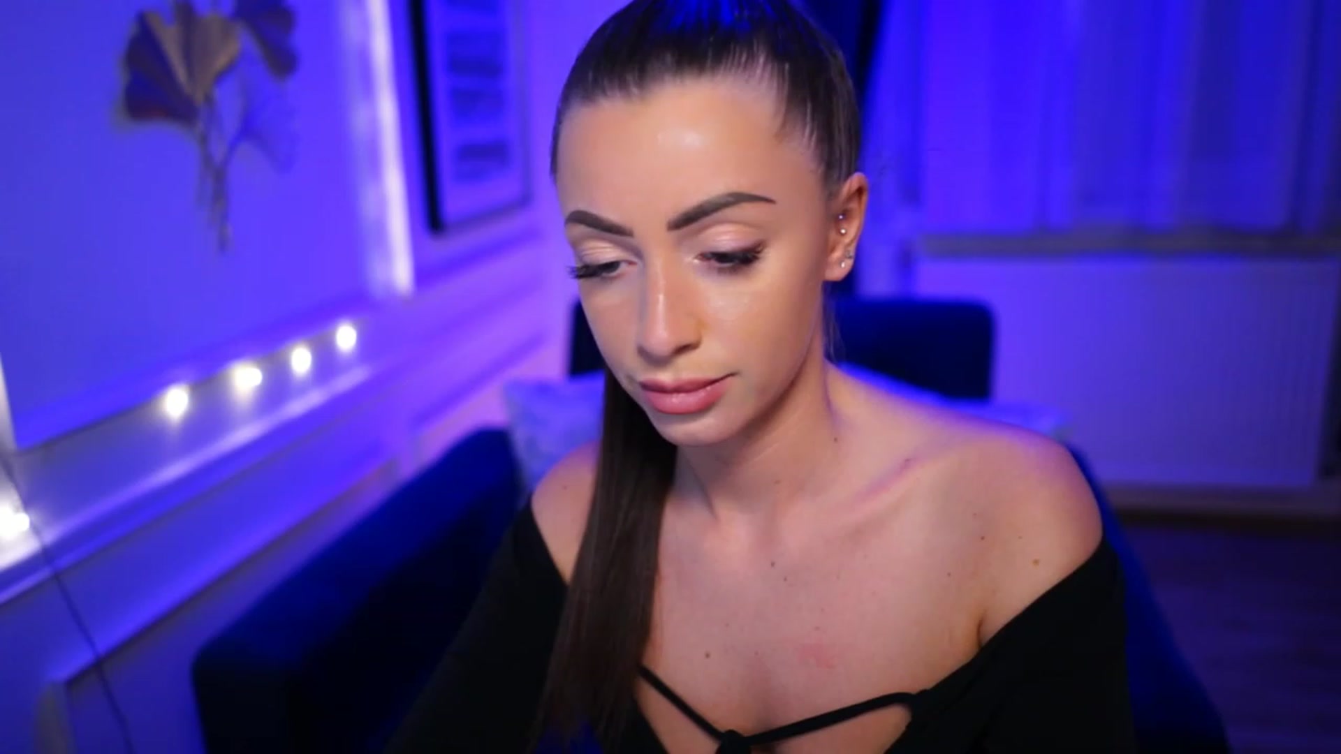 Gallery image thumbnail from emma_ruby's myfreecams stream on, 04/09/2023, 19:47 image 9 of 20
