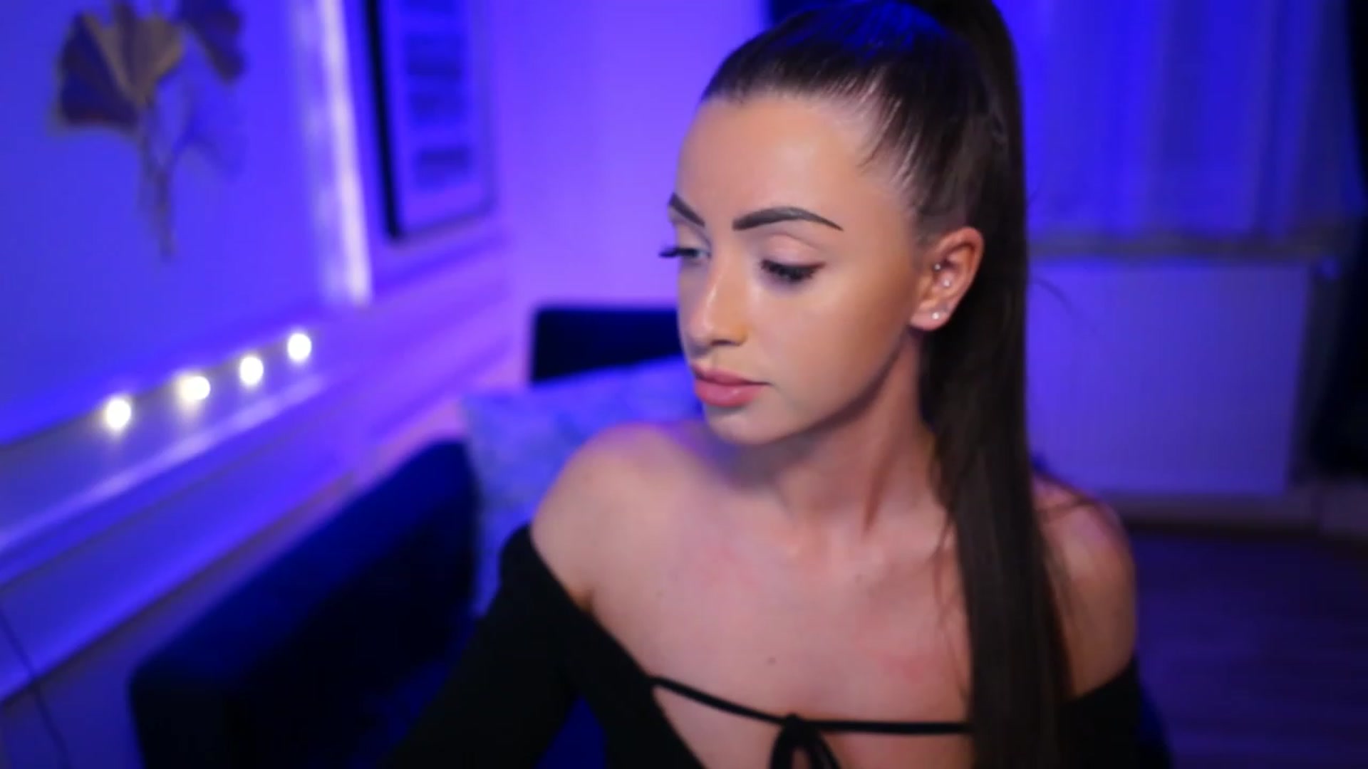 Gallery image thumbnail from emma_ruby's myfreecams stream on, 04/09/2023, 19:47 image 2 of 20