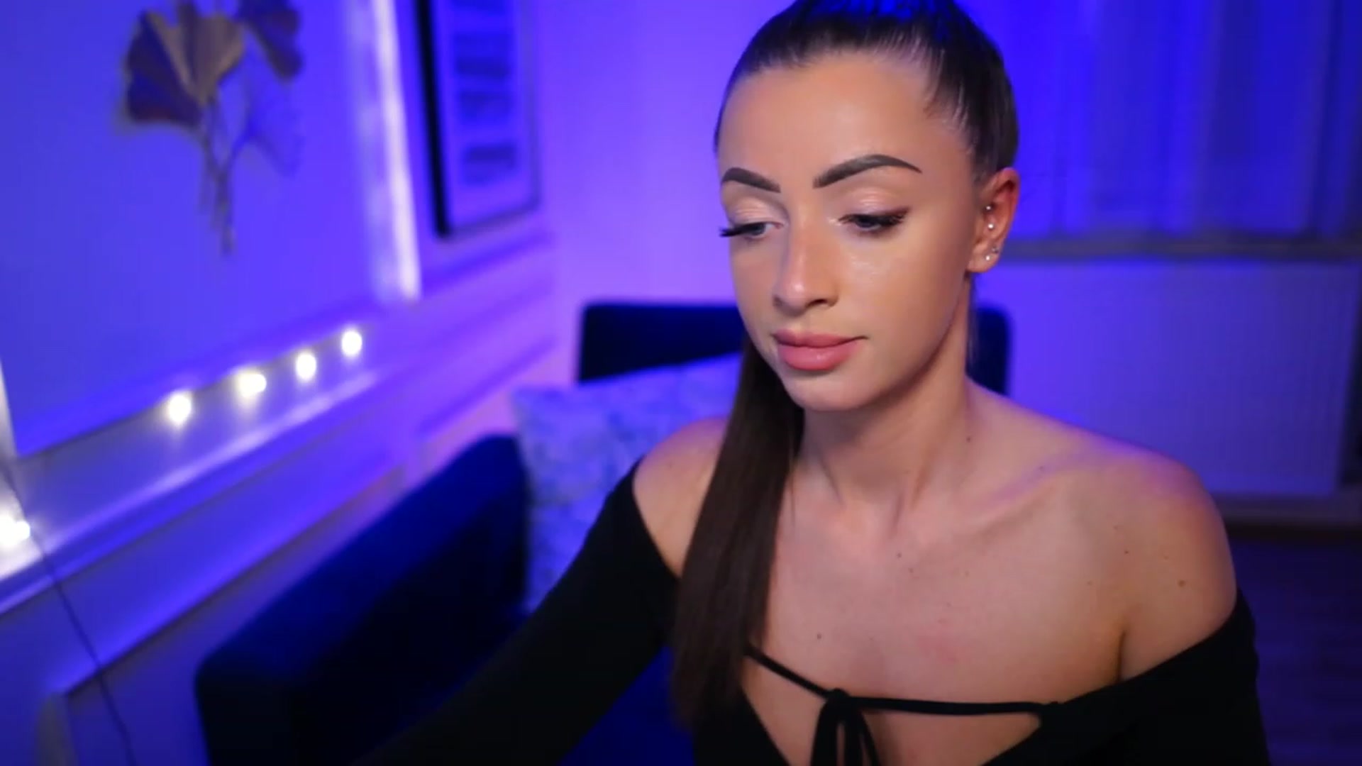 Gallery image thumbnail from emma_ruby's myfreecams stream on, 04/09/2023, 19:47 image 12 of 20