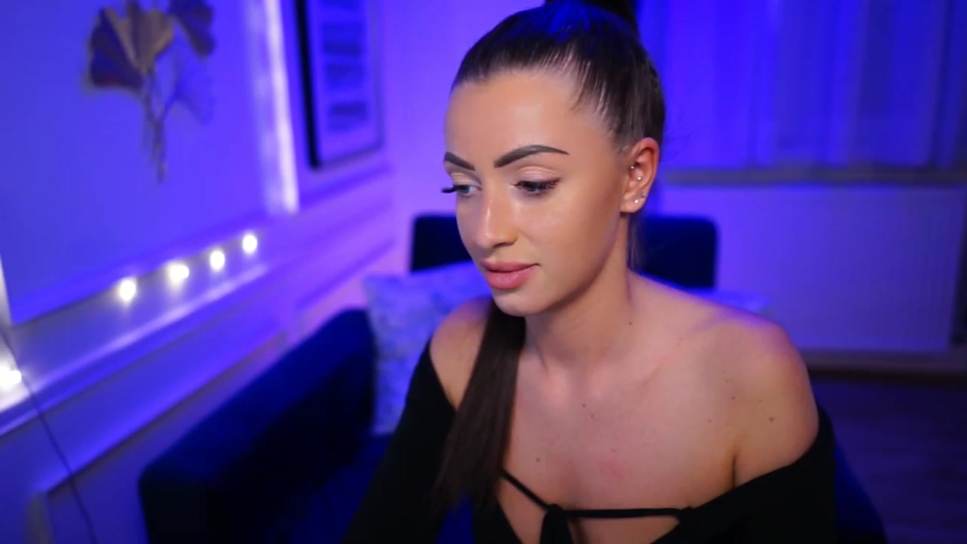 Gallery image thumbnail from emma_ruby's myfreecams stream on, 04/09/2023, 19:47 image 10 of 20