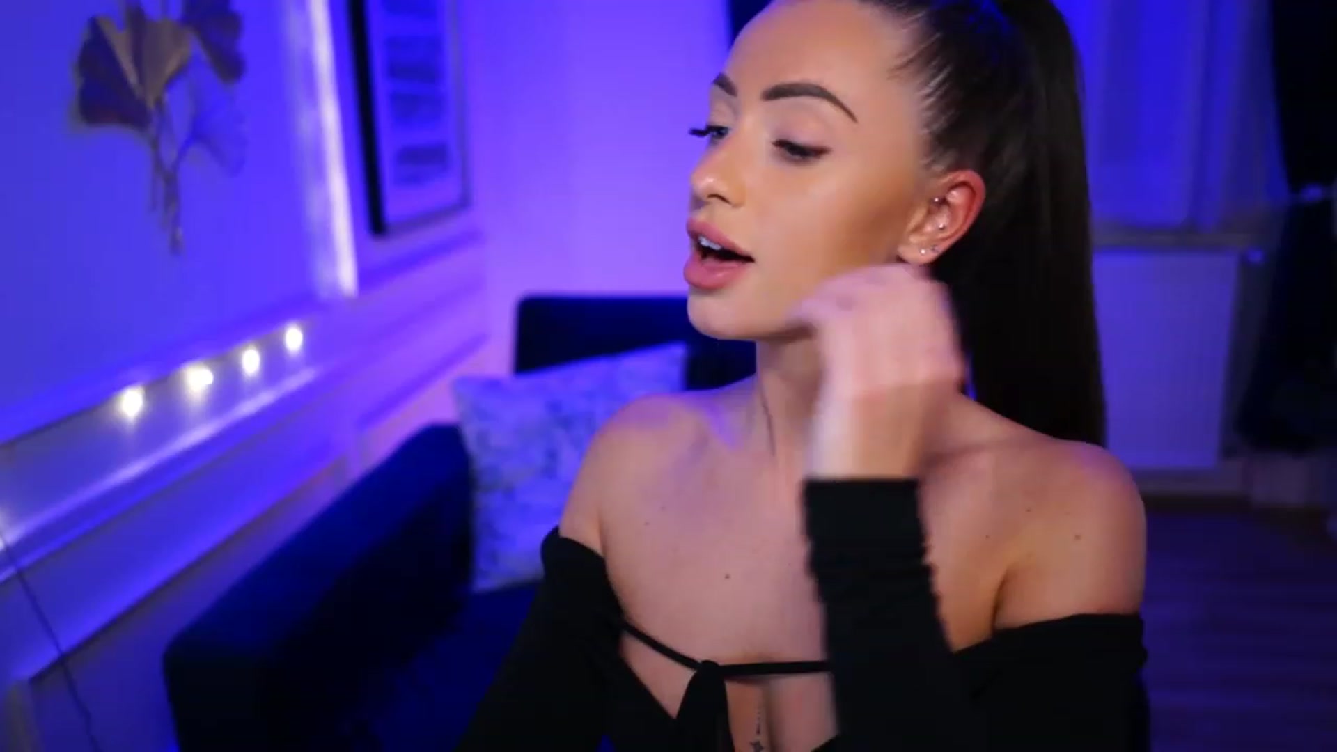 Gallery image thumbnail from emma_ruby's myfreecams stream on, 04/09/2023, 19:47 image 14 of 20
