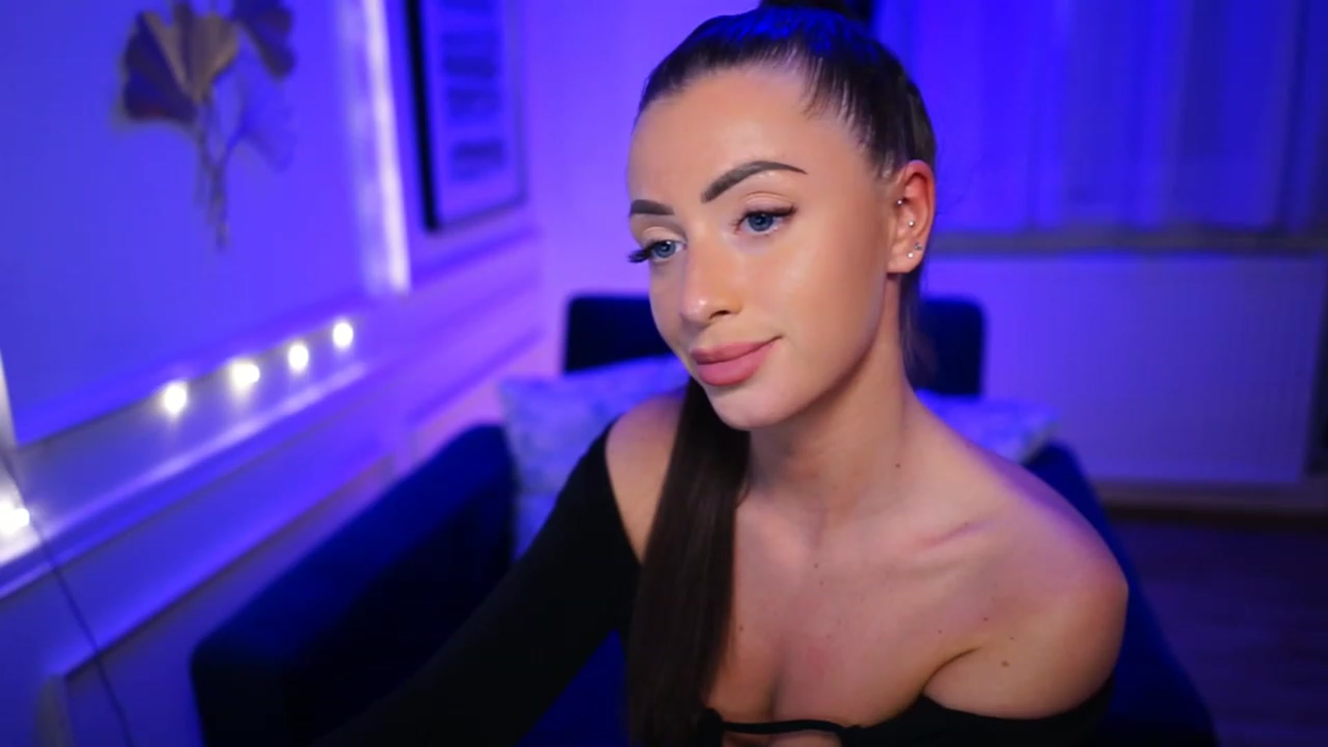 Gallery image thumbnail from emma_ruby's myfreecams stream on, 04/09/2023, 19:47 image 11 of 20