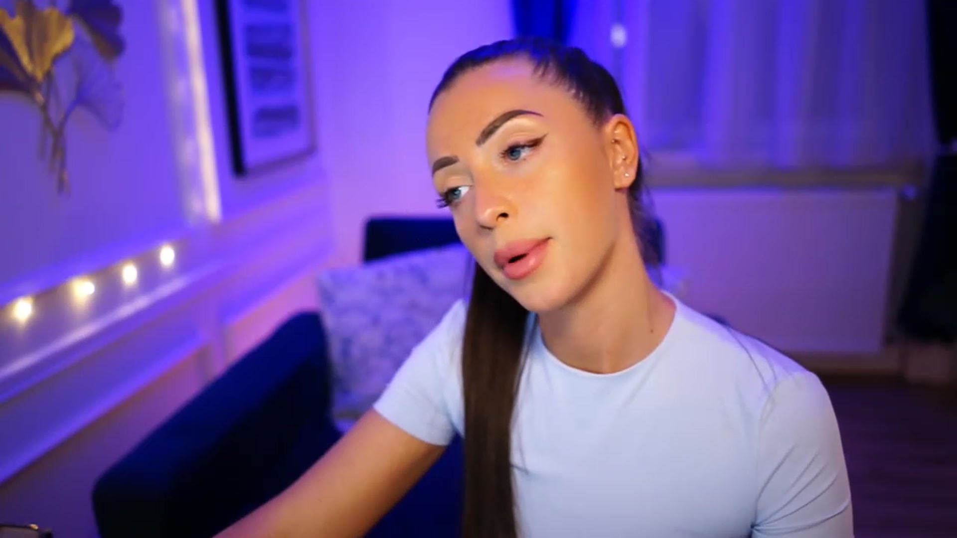 Gallery image thumbnail from emma_ruby's myfreecams stream on, 04/12/2023, 17:59 image 19 of 20