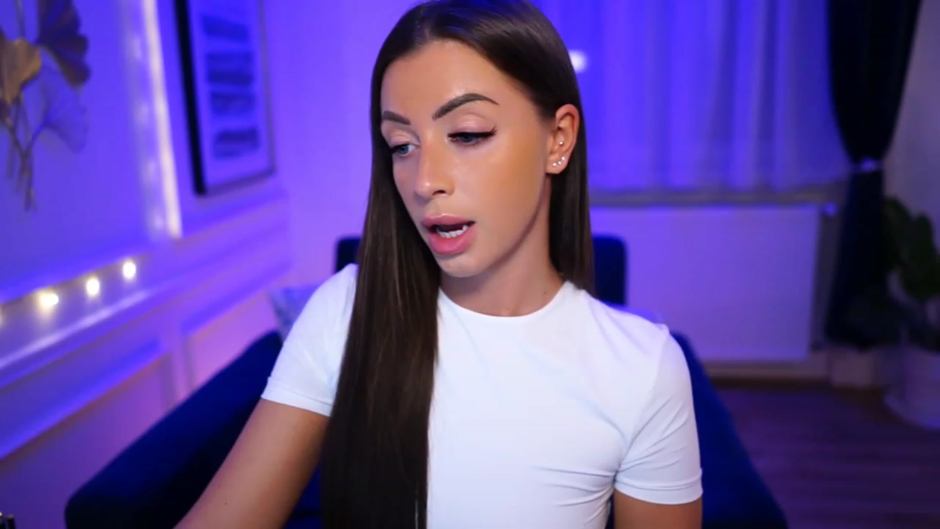 Gallery image thumbnail from emma_ruby's myfreecams stream on, 04/14/2023, 16:39 image 20 of 20