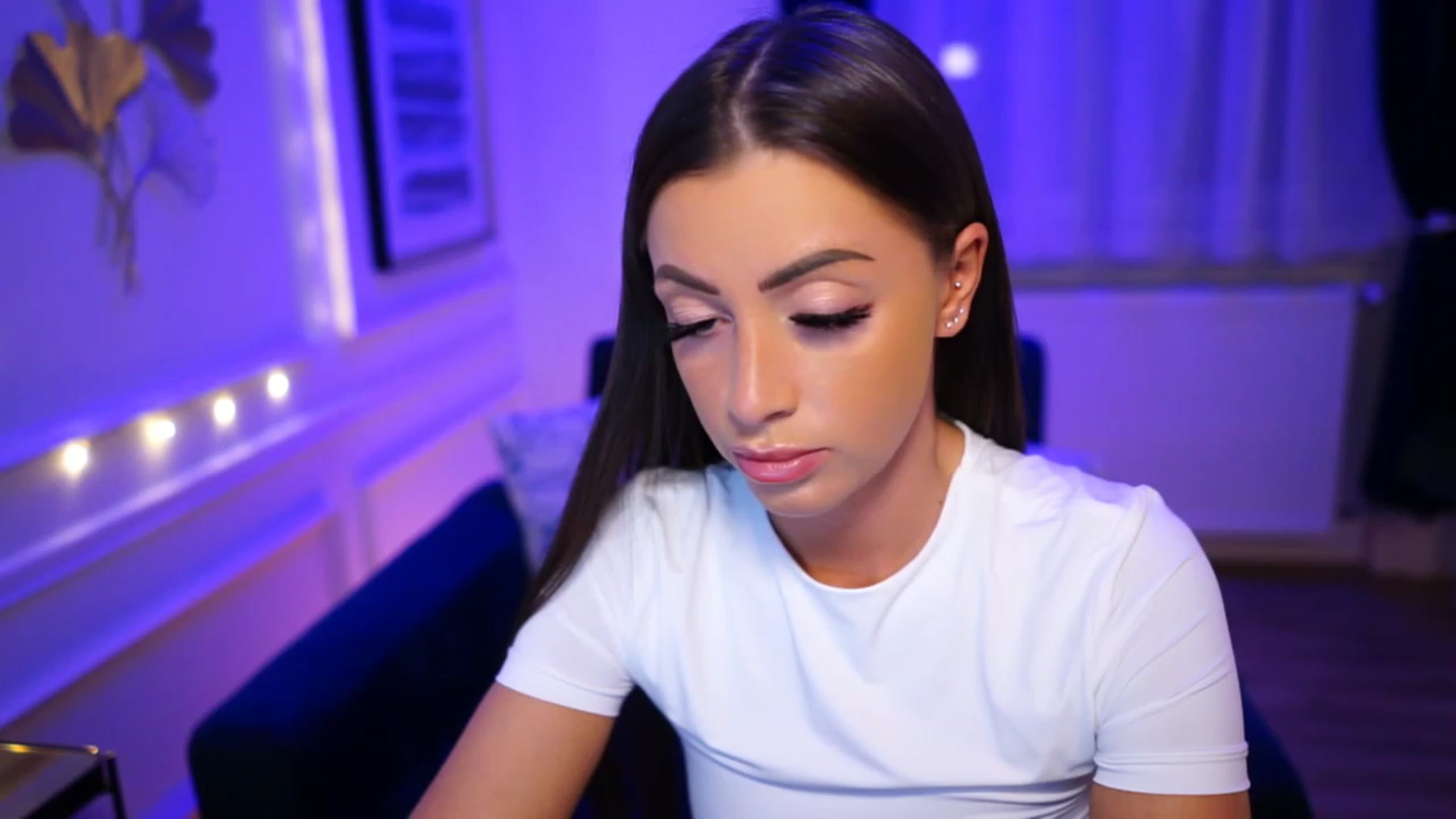 Gallery image thumbnail from emma_ruby's myfreecams stream on, 04/14/2023, 16:39 image 17 of 20