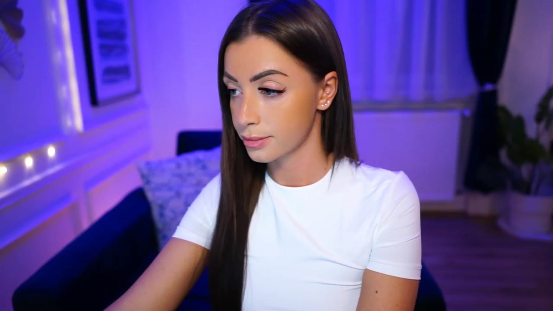 Gallery image thumbnail from emma_ruby's myfreecams stream on, 04/14/2023, 16:39 image 13 of 20