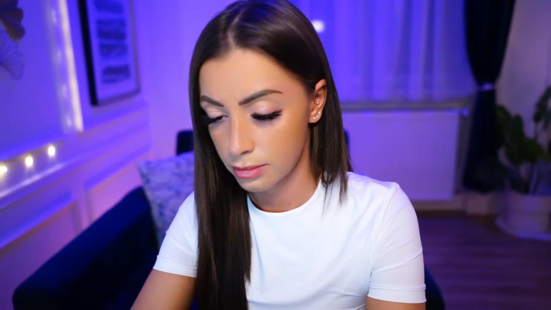 Gallery image thumbnail from emma_ruby's myfreecams stream on, 04/14/2023, 16:39 image 14 of 20