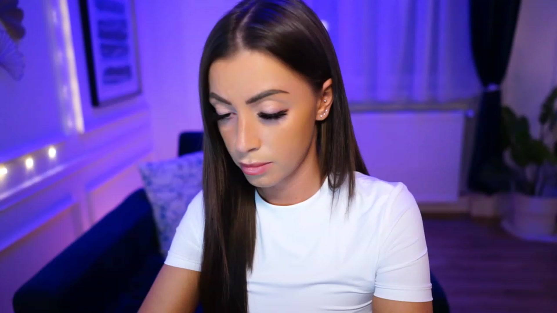 Gallery image thumbnail from emma_ruby's myfreecams stream on, 04/14/2023, 16:39 image 15 of 20