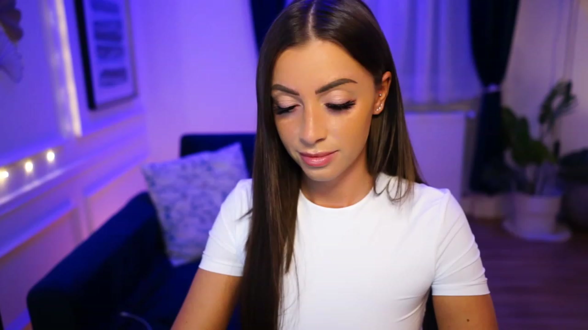 Gallery image thumbnail from emma_ruby's myfreecams stream on, 04/14/2023, 16:39 image 2 of 20