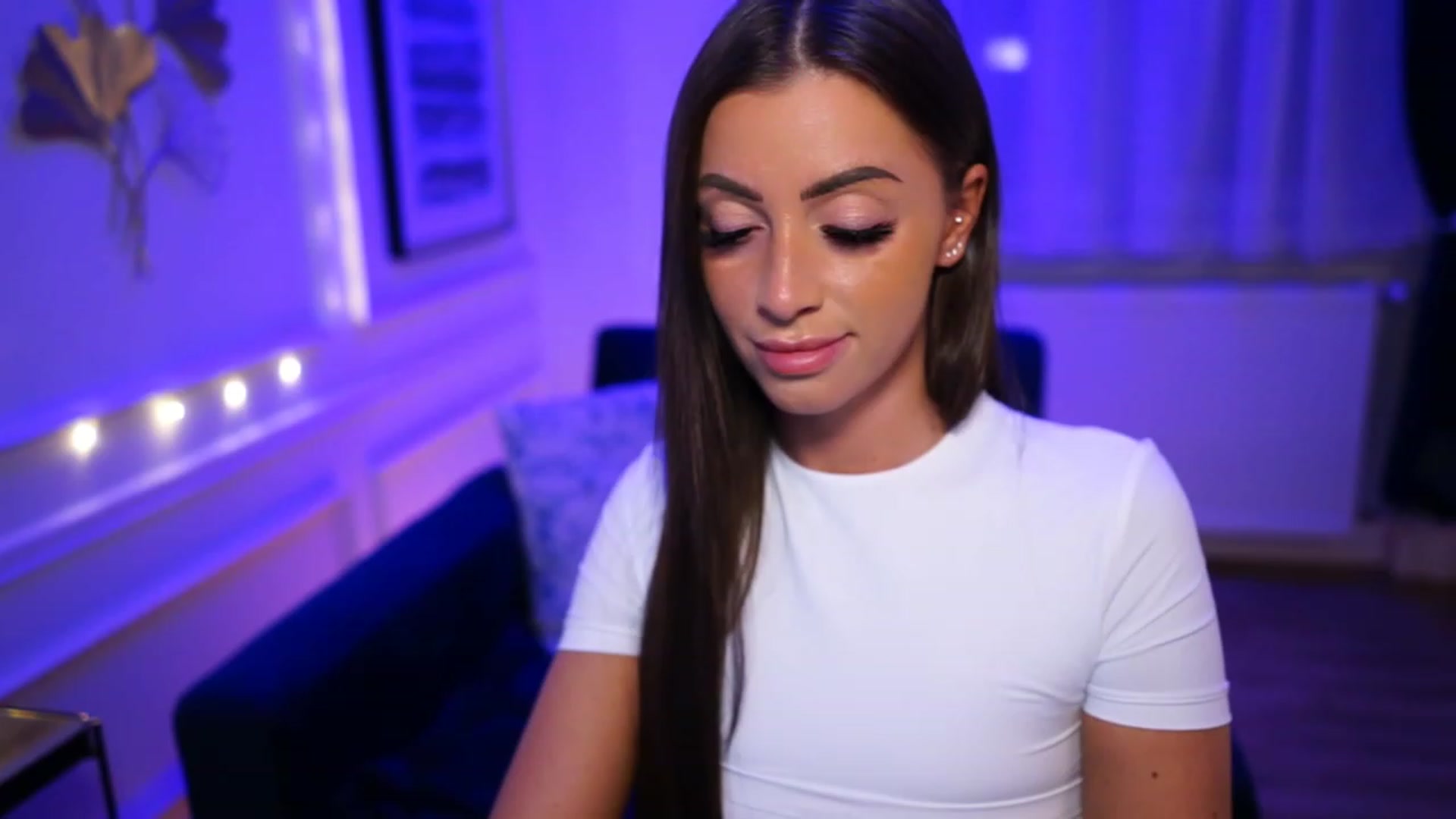 Gallery image thumbnail from emma_ruby's myfreecams stream on, 04/14/2023, 18:12 image 2 of 20