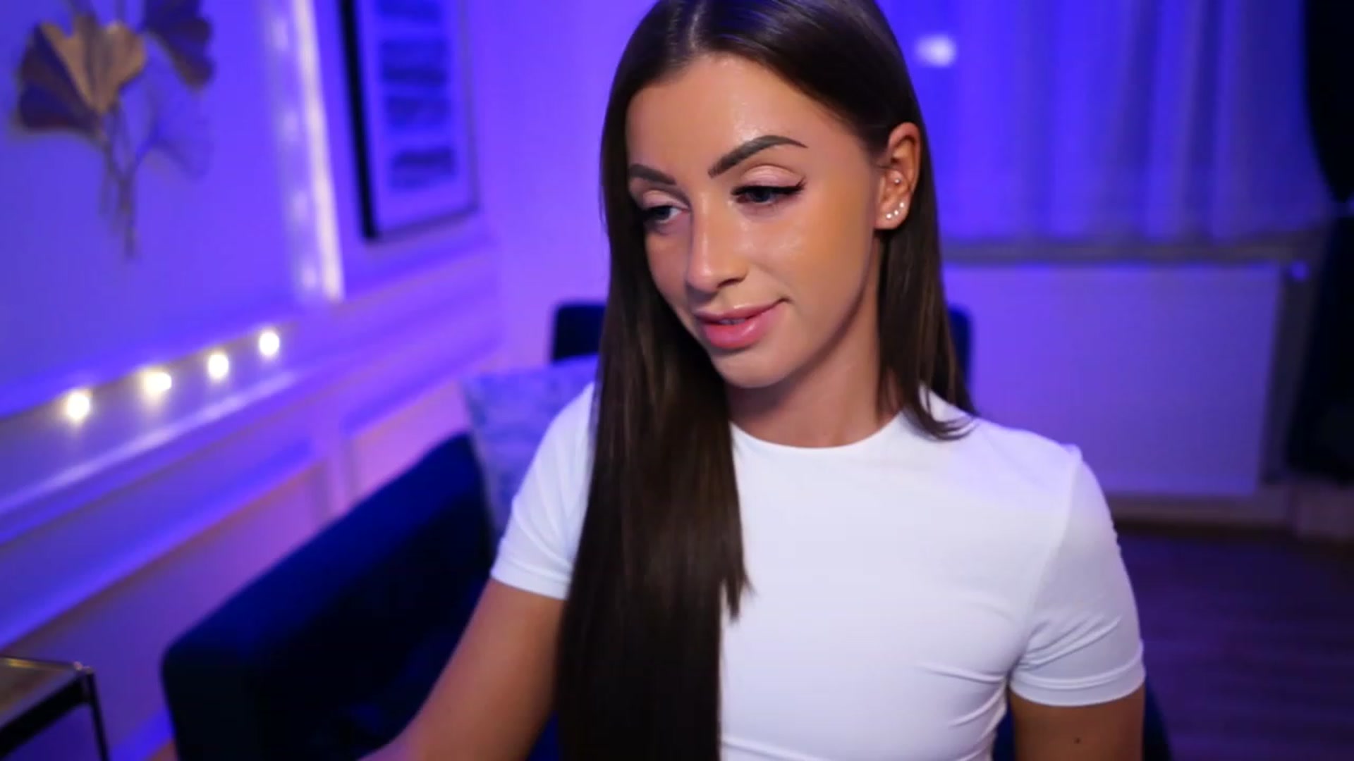 Gallery image thumbnail from emma_ruby's myfreecams stream on, 04/14/2023, 18:12 image 1 of 20