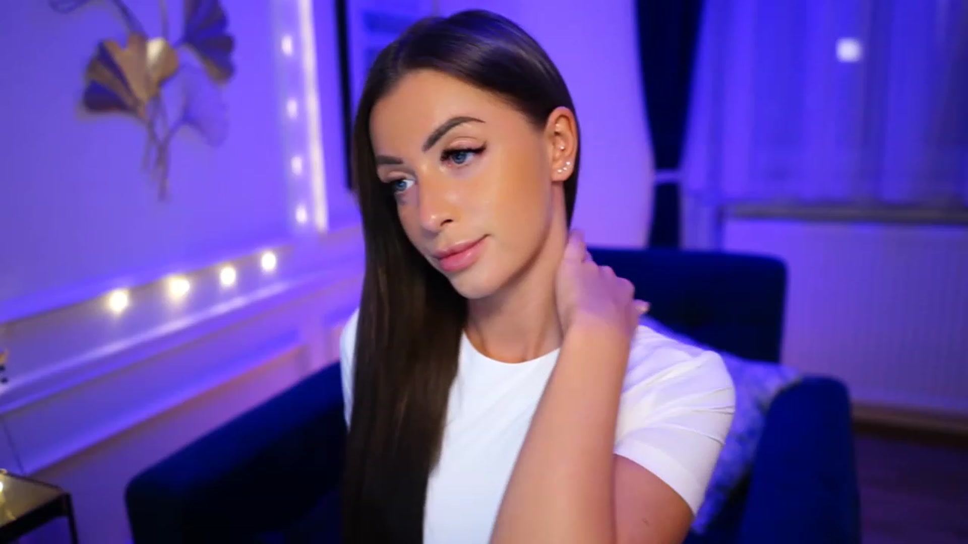 Gallery image thumbnail from emma_ruby's myfreecams stream on, 04/14/2023, 18:12 image 11 of 20