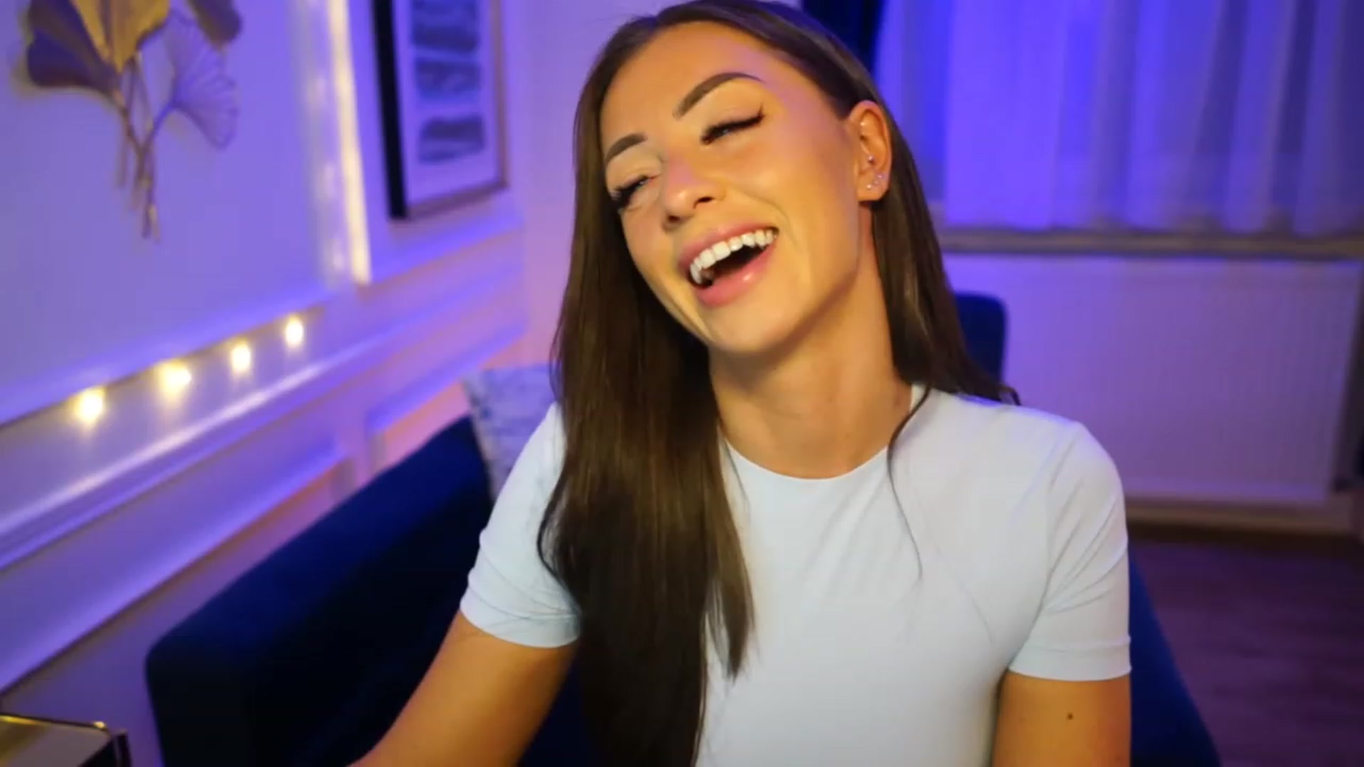 Gallery image thumbnail from emma_ruby's myfreecams stream on, 04/15/2023, 12:51 image 9 of 20