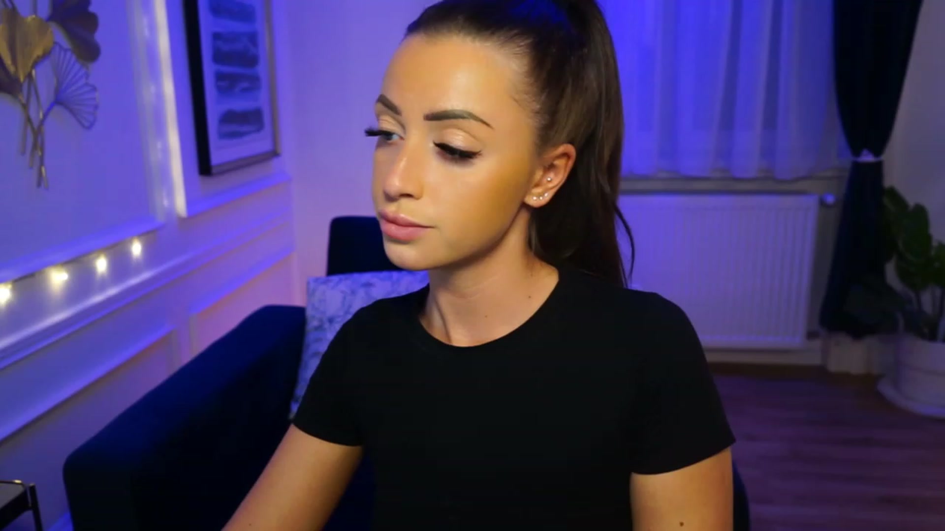 Gallery image thumbnail from emma_ruby's myfreecams stream on, 04/16/2023, 17:07 image 8 of 20