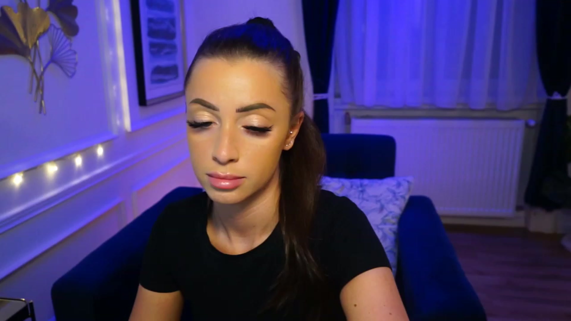 Gallery image thumbnail from emma_ruby's myfreecams stream on, 04/16/2023, 17:07 image 6 of 20