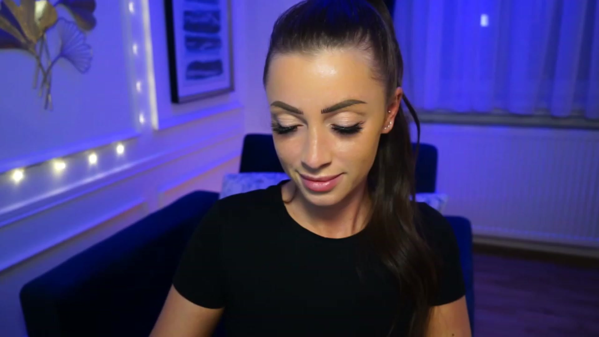 Gallery image thumbnail from emma_ruby's myfreecams stream on, 04/16/2023, 18:17 image 4 of 20