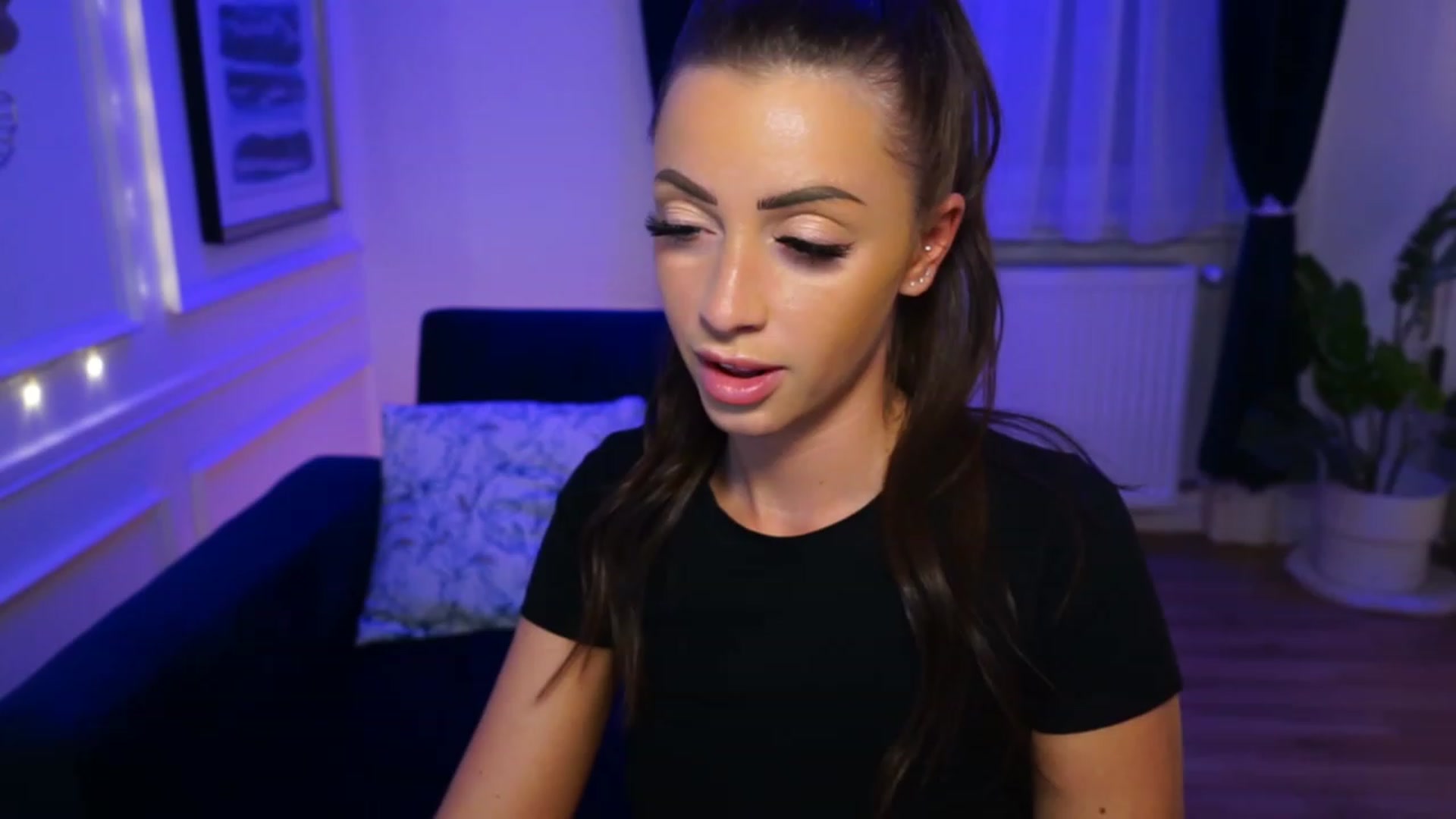 Gallery image thumbnail from emma_ruby's myfreecams stream on, 04/16/2023, 18:17 image 18 of 20