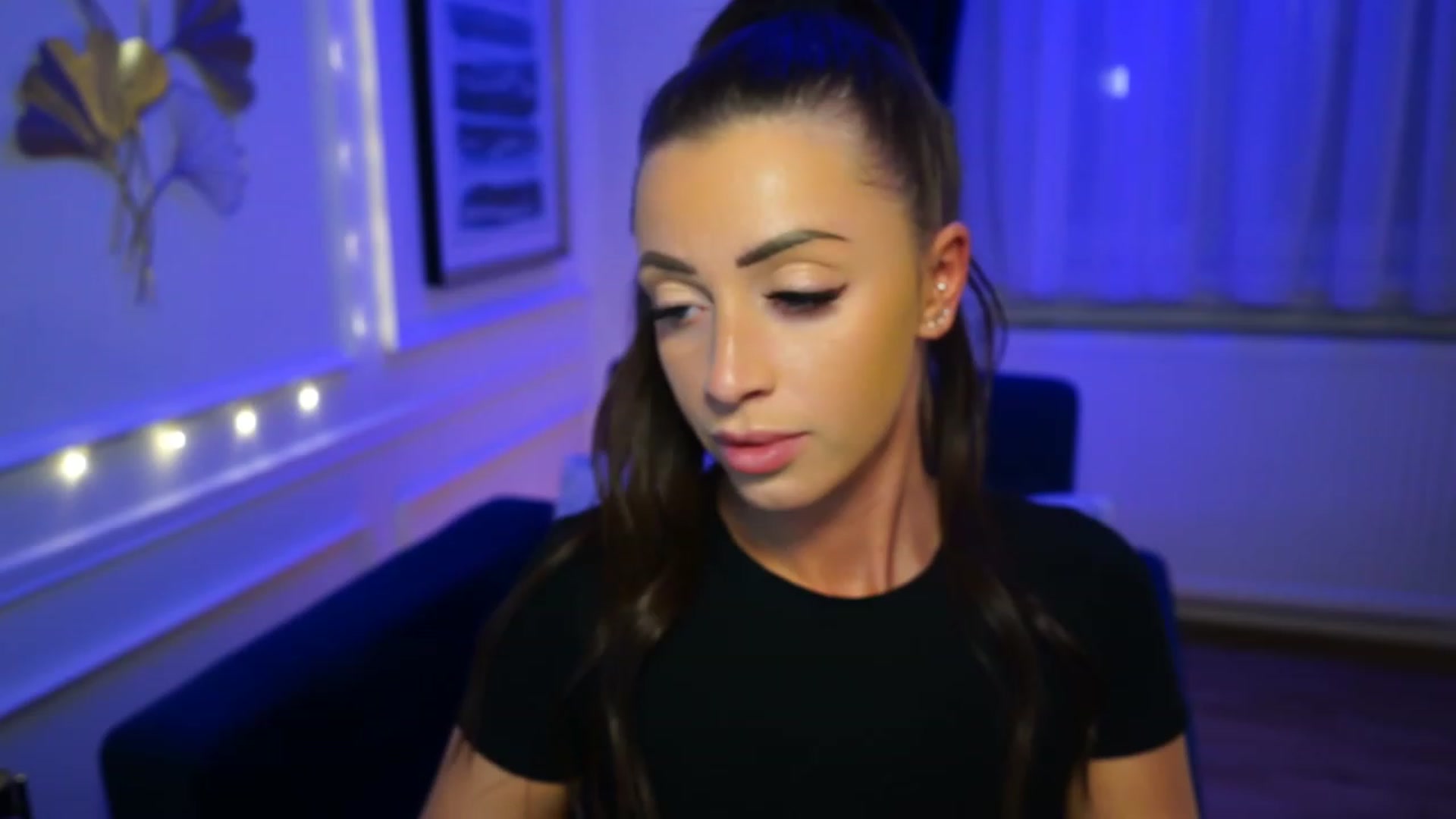 Gallery image thumbnail from emma_ruby's myfreecams stream on, 04/16/2023, 18:17 image 9 of 20