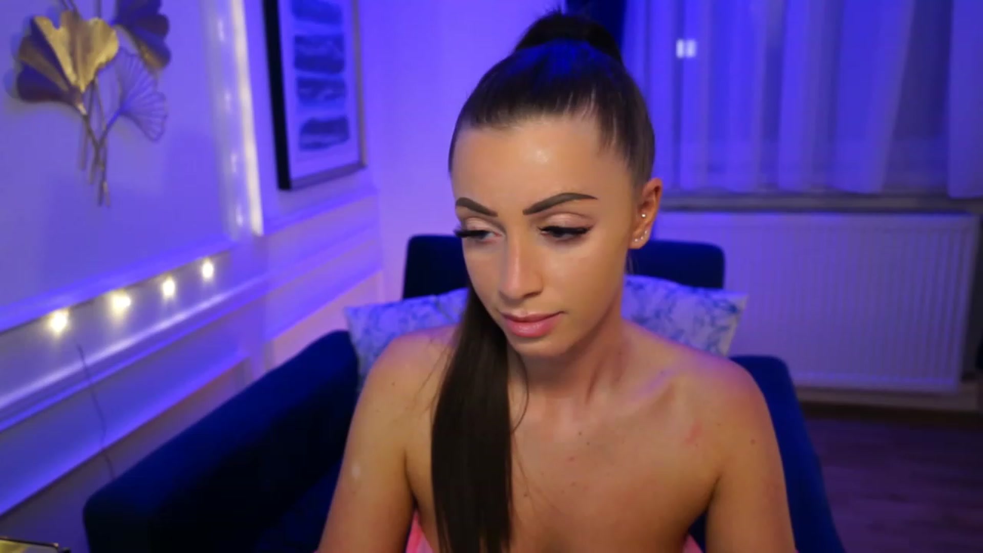 Gallery image thumbnail from emma_ruby's myfreecams stream on, 04/18/2023, 19:23 image 17 of 20