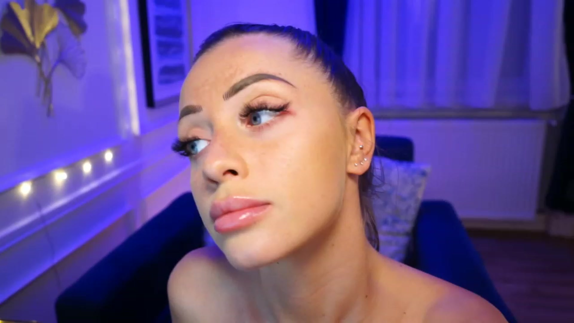 Gallery image thumbnail from emma_ruby's myfreecams stream on, 04/18/2023, 19:23 image 7 of 20