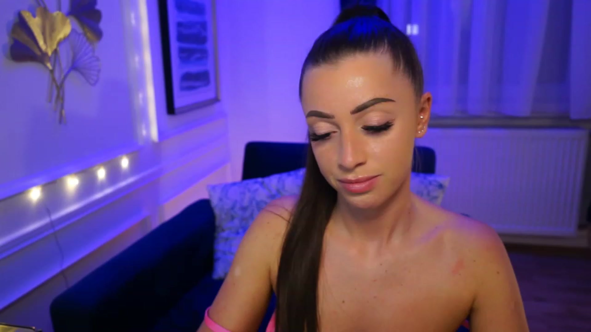 Gallery image thumbnail from emma_ruby's myfreecams stream on, 04/18/2023, 19:23 image 16 of 20
