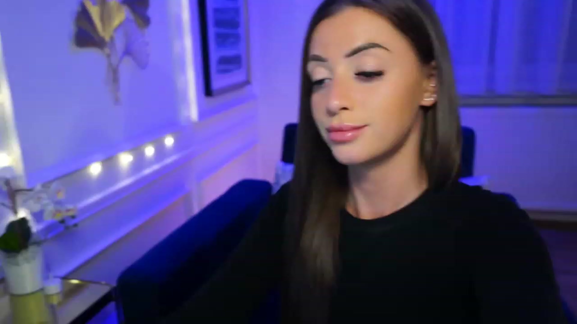 Gallery image thumbnail from emma_ruby's myfreecams stream on, 04/20/2023, 11:12 image 5 of 20