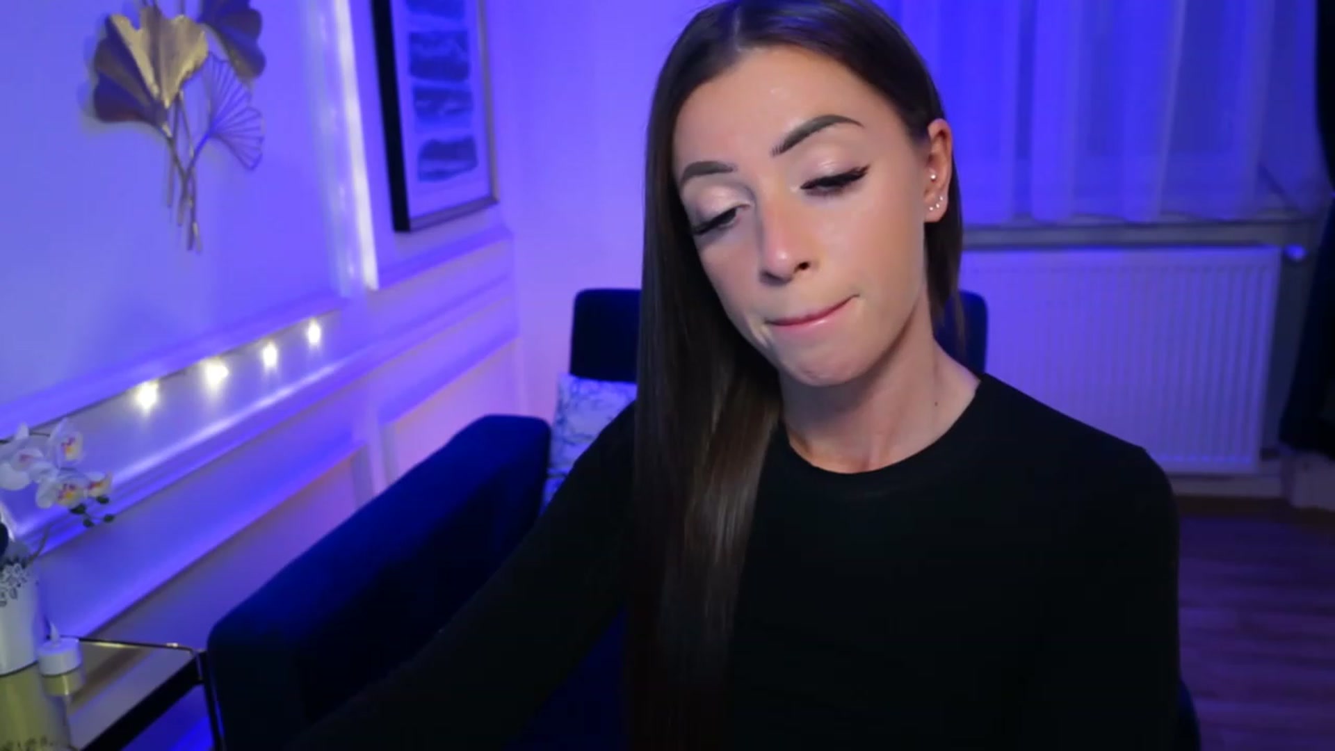 Gallery image thumbnail from emma_ruby's myfreecams stream on, 04/20/2023, 11:12 image 11 of 20