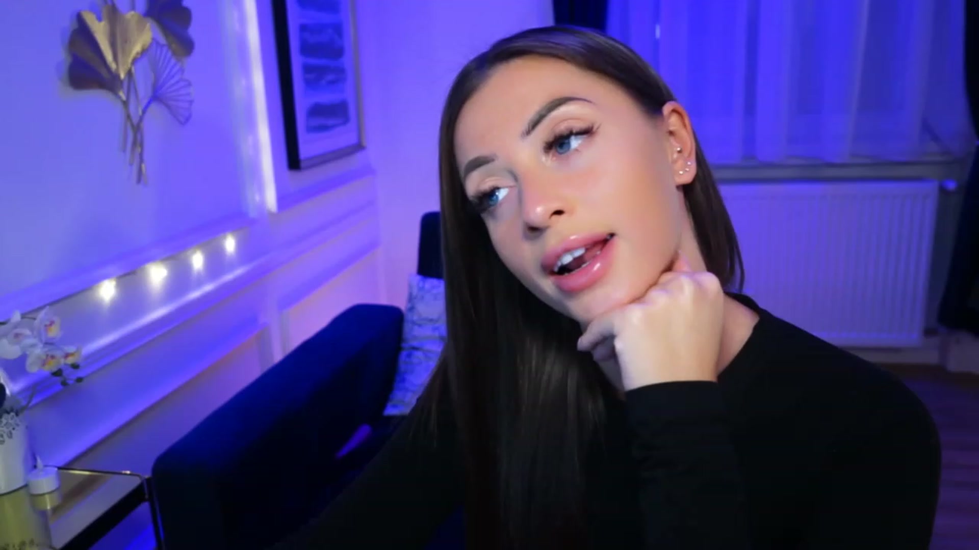 Gallery image thumbnail from emma_ruby's myfreecams stream on, 04/20/2023, 11:12 image 14 of 20