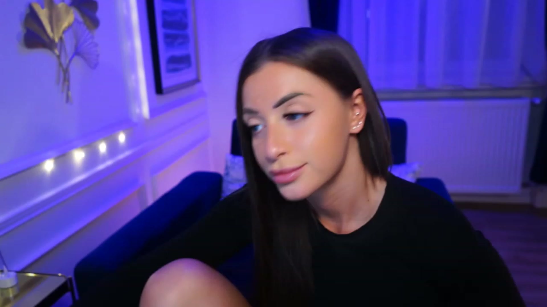 Gallery image thumbnail from emma_ruby's myfreecams stream on, 04/20/2023, 12:52 image 13 of 20