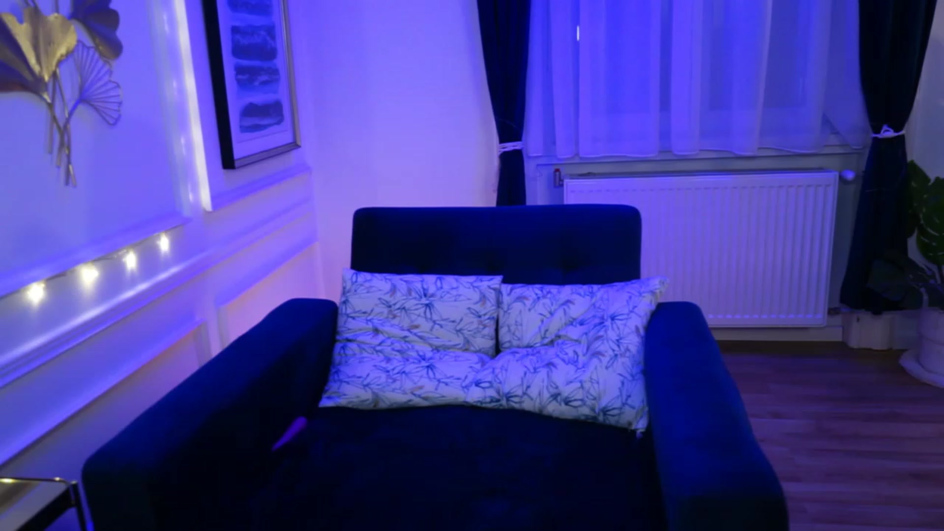 Gallery image thumbnail from emma_ruby's myfreecams stream on, 04/20/2023, 12:52 image 11 of 20