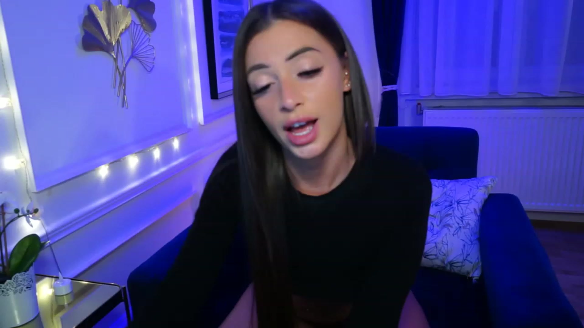 Gallery image thumbnail from emma_ruby's myfreecams stream on, 04/20/2023, 12:52 image 14 of 20
