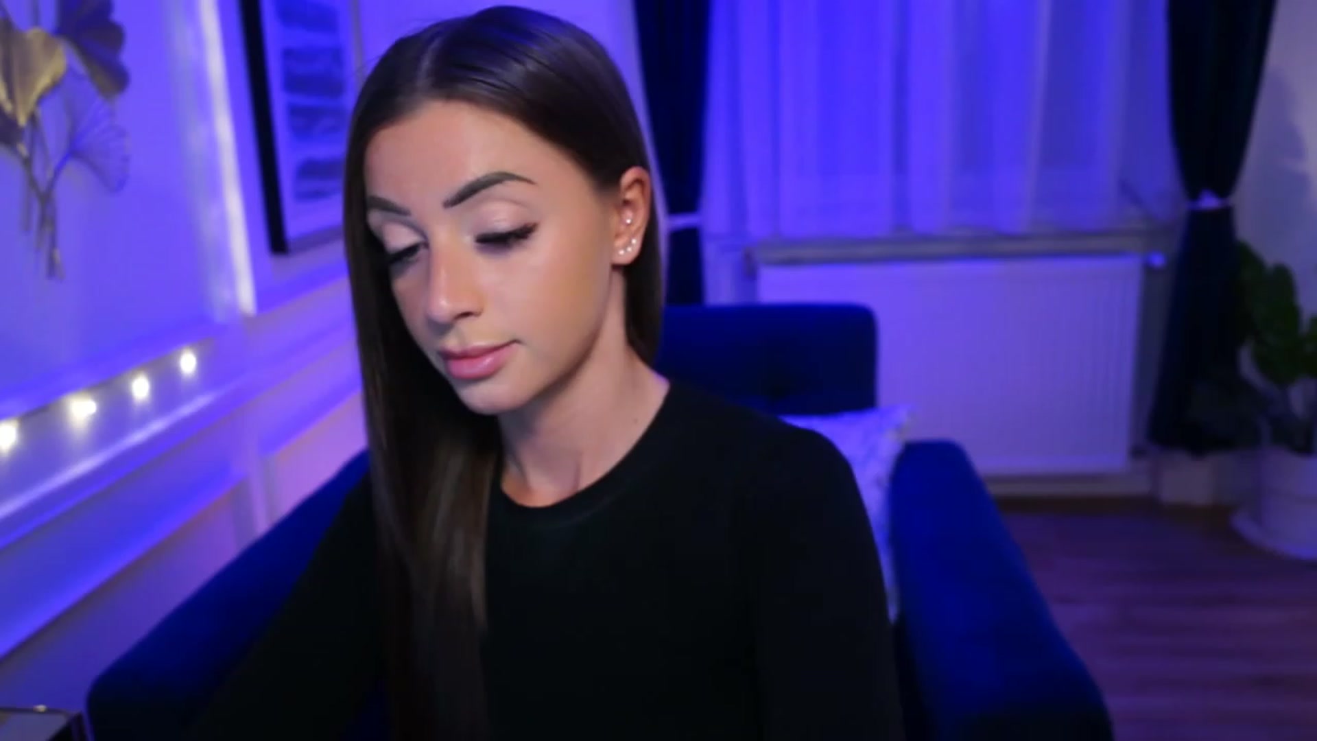Gallery image thumbnail from emma_ruby's myfreecams stream on, 04/20/2023, 12:52 image 6 of 20