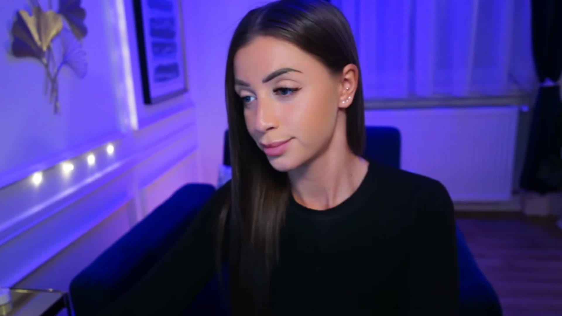 Gallery image thumbnail from emma_ruby's myfreecams stream on, 04/20/2023, 12:52 image 7 of 20