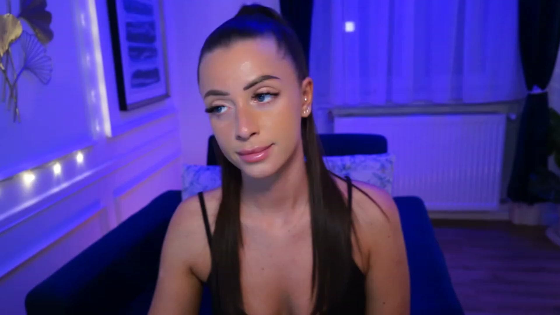 Gallery image thumbnail from emma_ruby's myfreecams stream on, 04/21/2023, 18:04 image 1 of 20