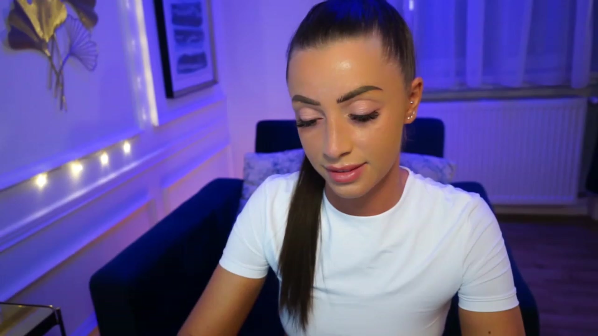 Gallery image thumbnail from emma_ruby's myfreecams stream on, 04/23/2023, 16:05 image 7 of 20