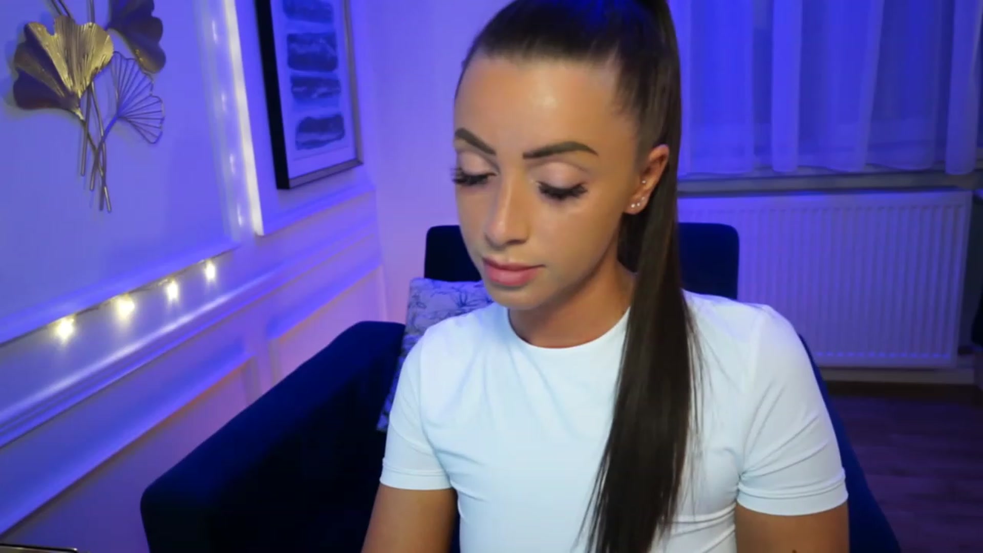 Gallery image thumbnail from emma_ruby's myfreecams stream on, 04/23/2023, 17:01 image 17 of 20