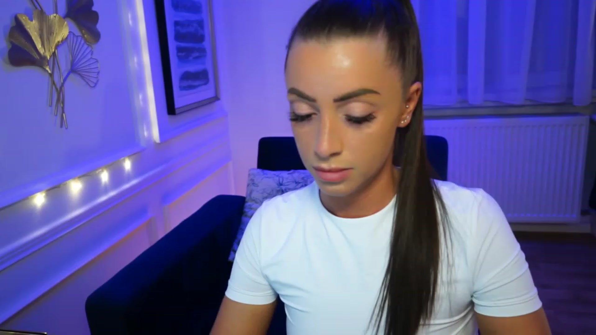 Gallery image thumbnail from emma_ruby's myfreecams stream on, 04/23/2023, 17:01 image 16 of 20