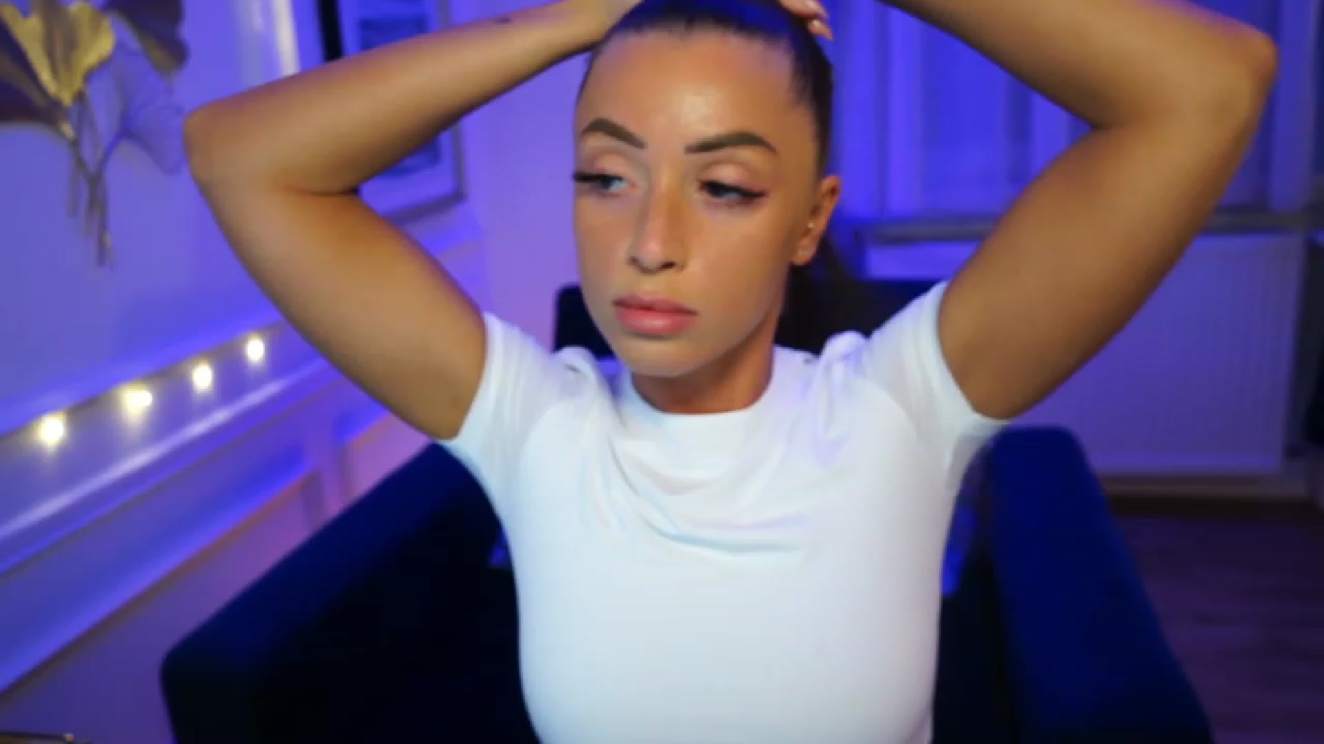 Gallery image thumbnail from emma_ruby's myfreecams stream on, 04/23/2023, 17:01 image 11 of 20
