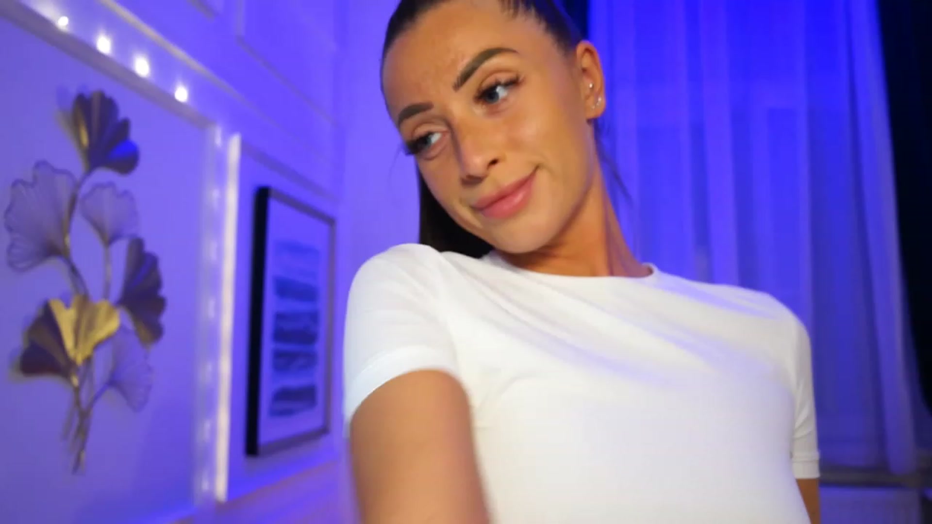 Gallery image thumbnail from emma_ruby's myfreecams stream on, 04/23/2023, 17:01 image 3 of 20