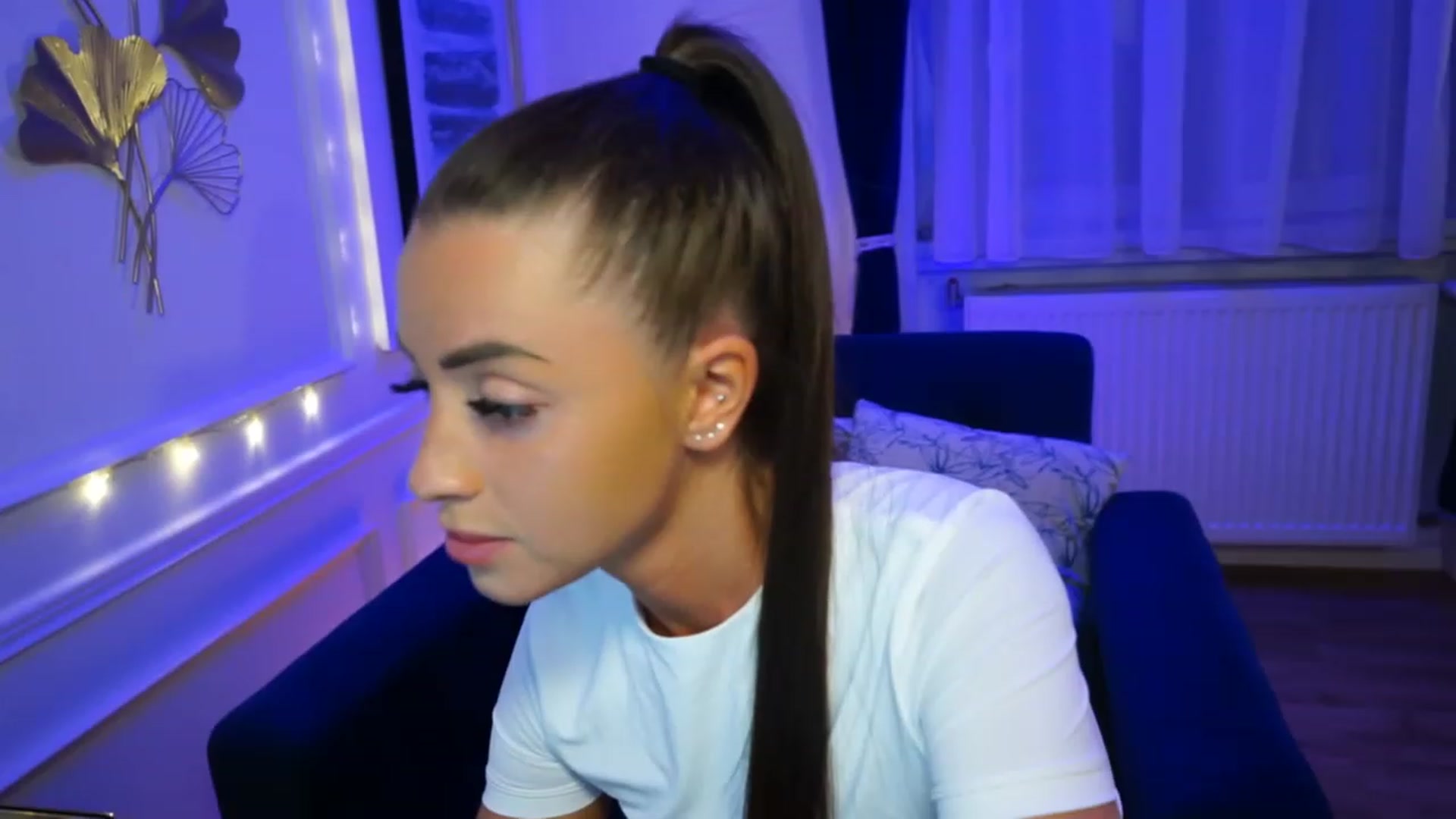 Gallery image thumbnail from emma_ruby's myfreecams stream on, 04/23/2023, 17:01 image 18 of 20