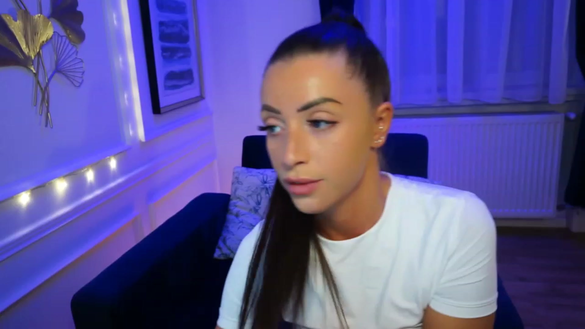 Gallery image thumbnail from emma_ruby's myfreecams stream on, 04/23/2023, 17:01 image 19 of 20