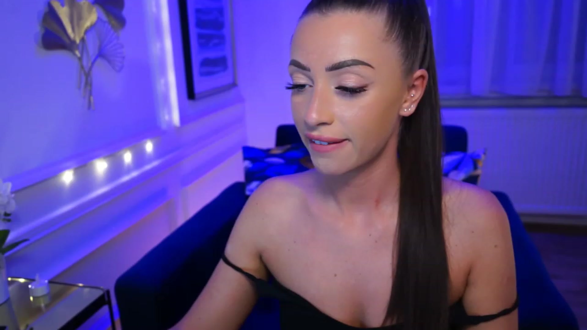 Gallery image thumbnail from emma_ruby's myfreecams stream on, 04/25/2023, 17:08 image 15 of 20