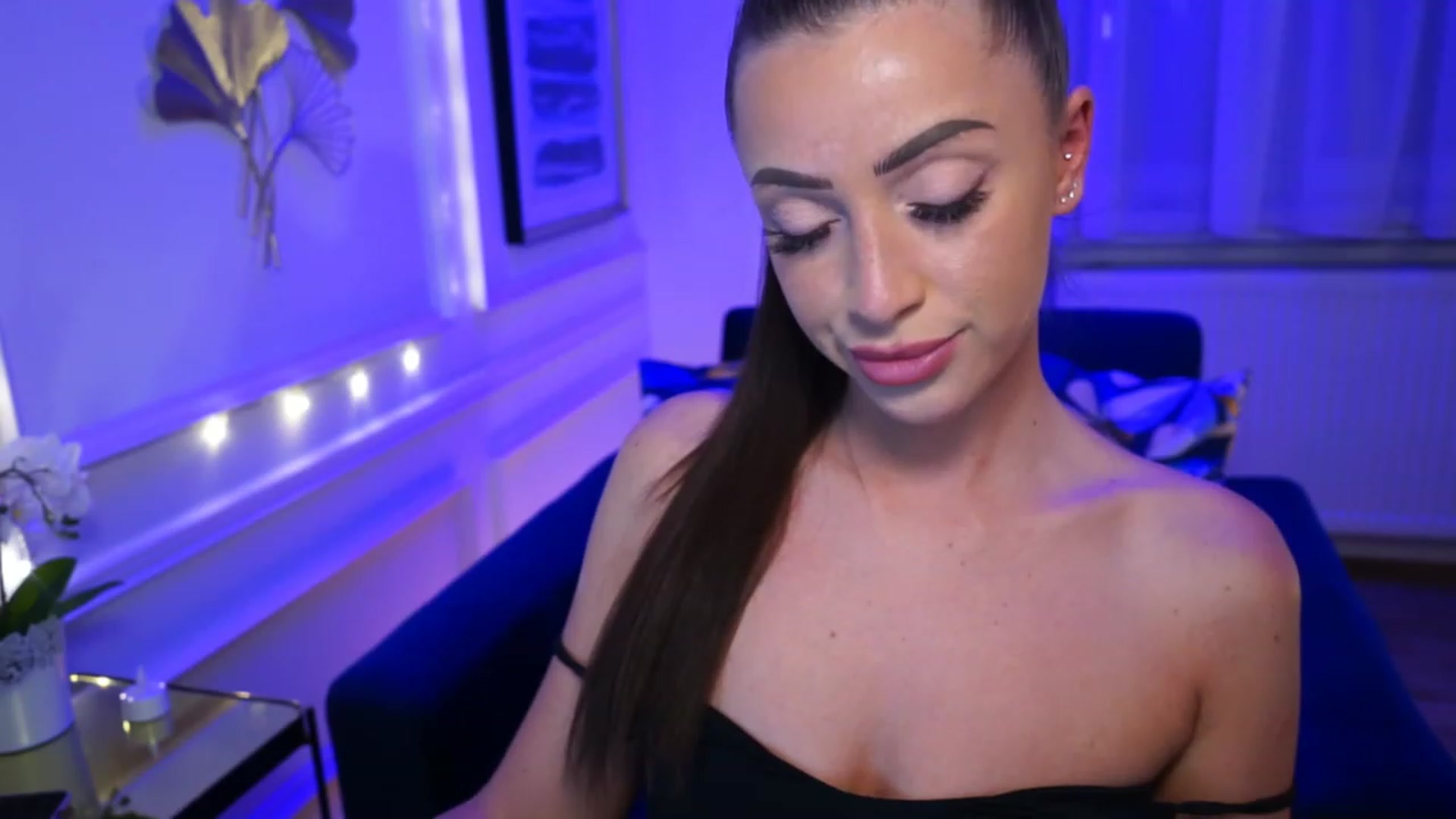 Gallery image thumbnail from emma_ruby's myfreecams stream on, 04/25/2023, 17:08 image 20 of 20